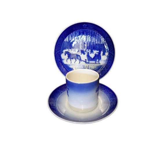 Vintage‎ Royal Copenhagen Blue White 1984 Christmas Cup Saucer Dessert Plate Set - Picture 3 of 10